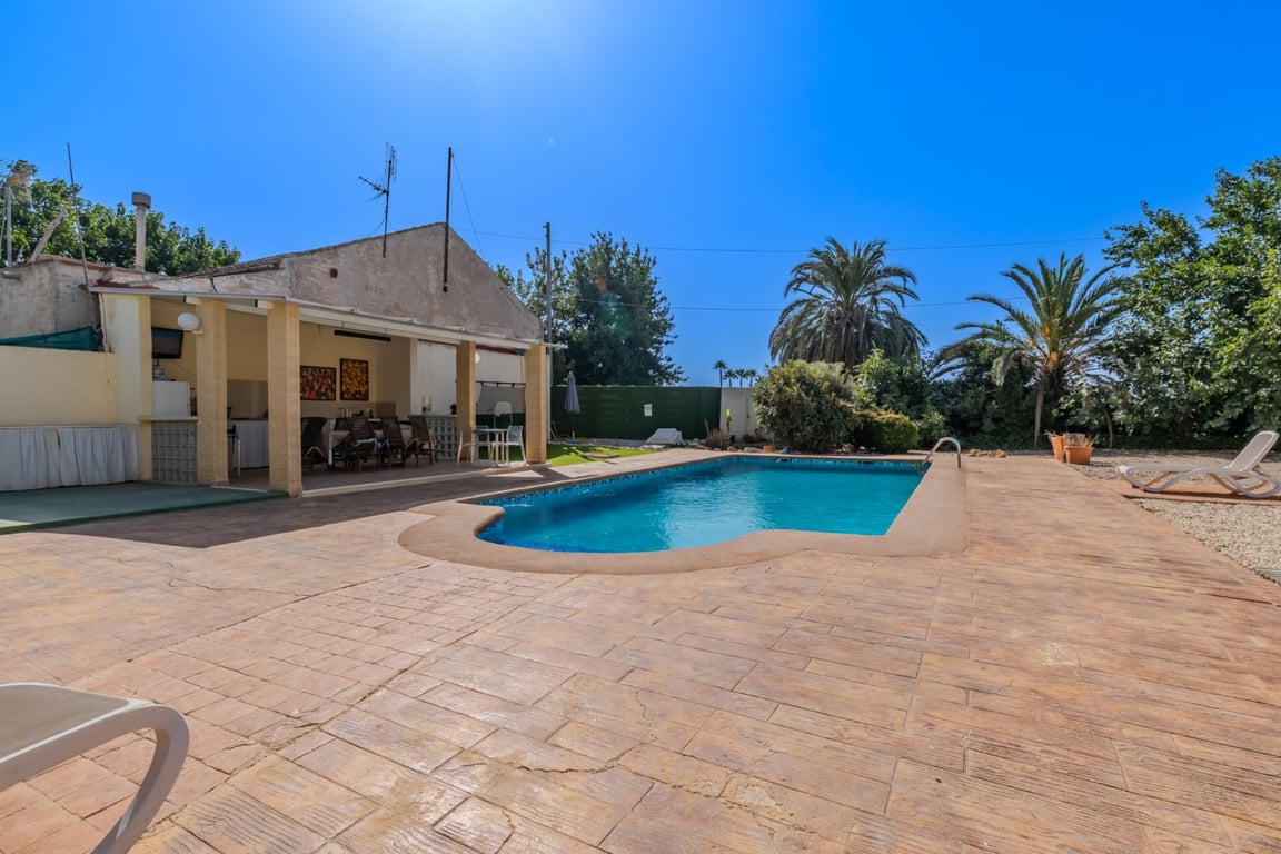 Farm, Ranch or Equestrian in Almoradi - Image 2