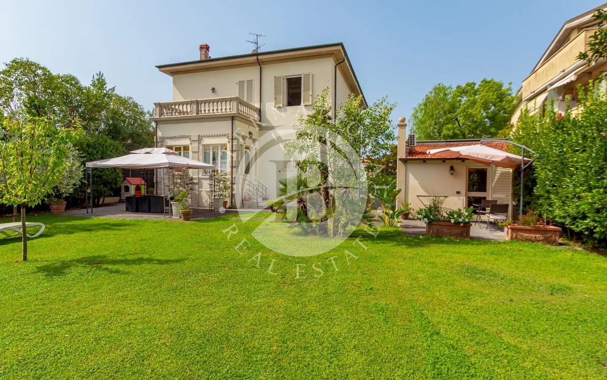 Villa in Viareggio - Image 2