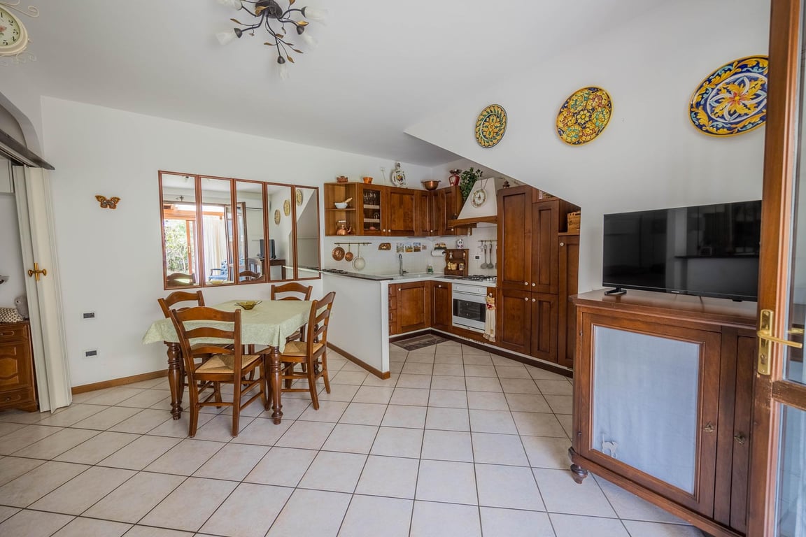 Apartment in Lazise - Image 3