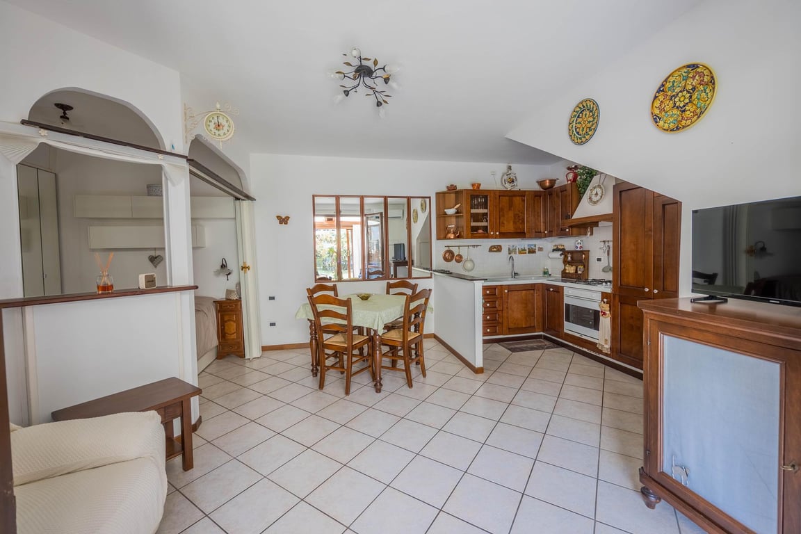 Apartment in Lazise - Image 2
