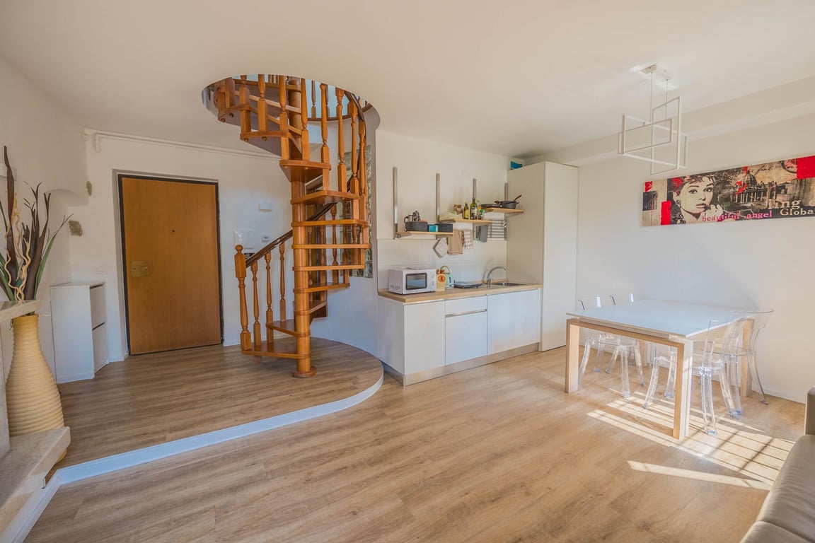 Apartment in Desenzano del Garda - Image 3