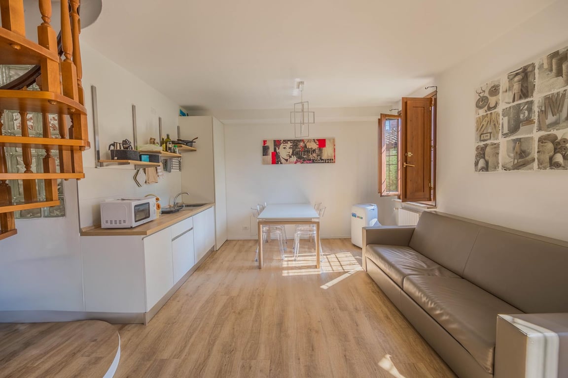 Apartment in Desenzano del Garda - Image 2
