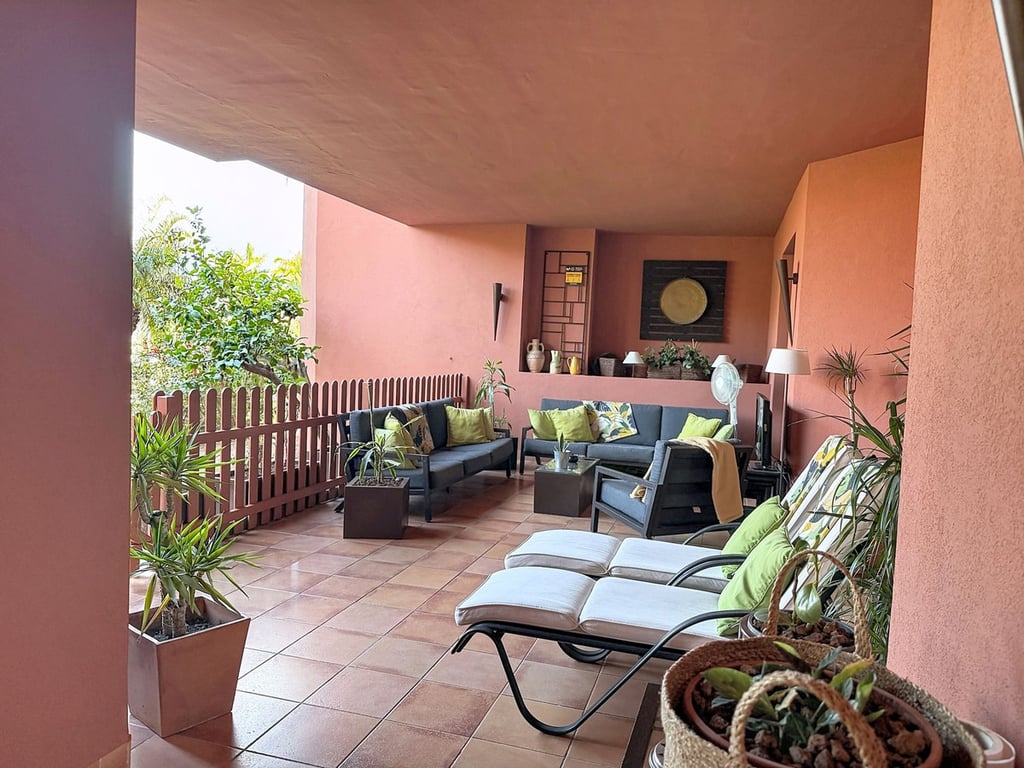 Apartment in Estepona - Image 2