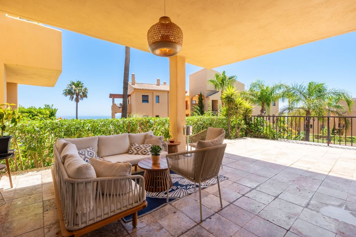 Apartment in Benahavis - Image 3