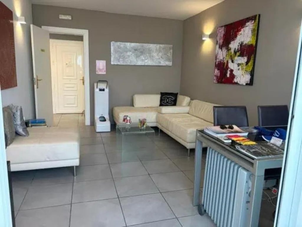 Apartment in Marbella - Image 2
