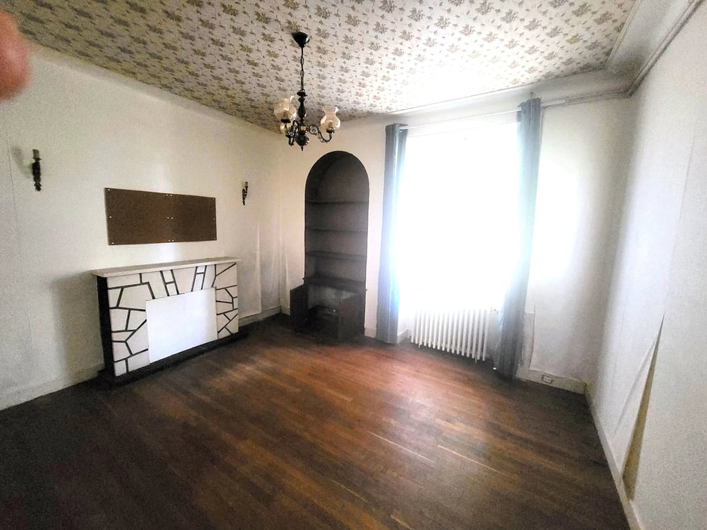 House in La Chapelle-Mouliere - Image 3