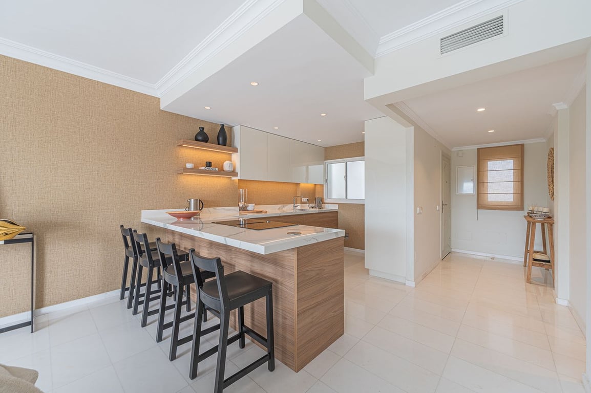 Apartment in Nueva Andalucia - Image 3