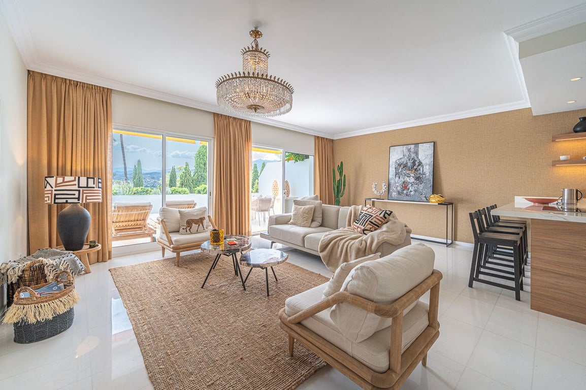 Apartment in Nueva Andalucia - Image 2