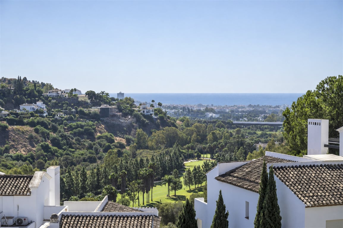 Penthouse in Benahavis - Image 3
