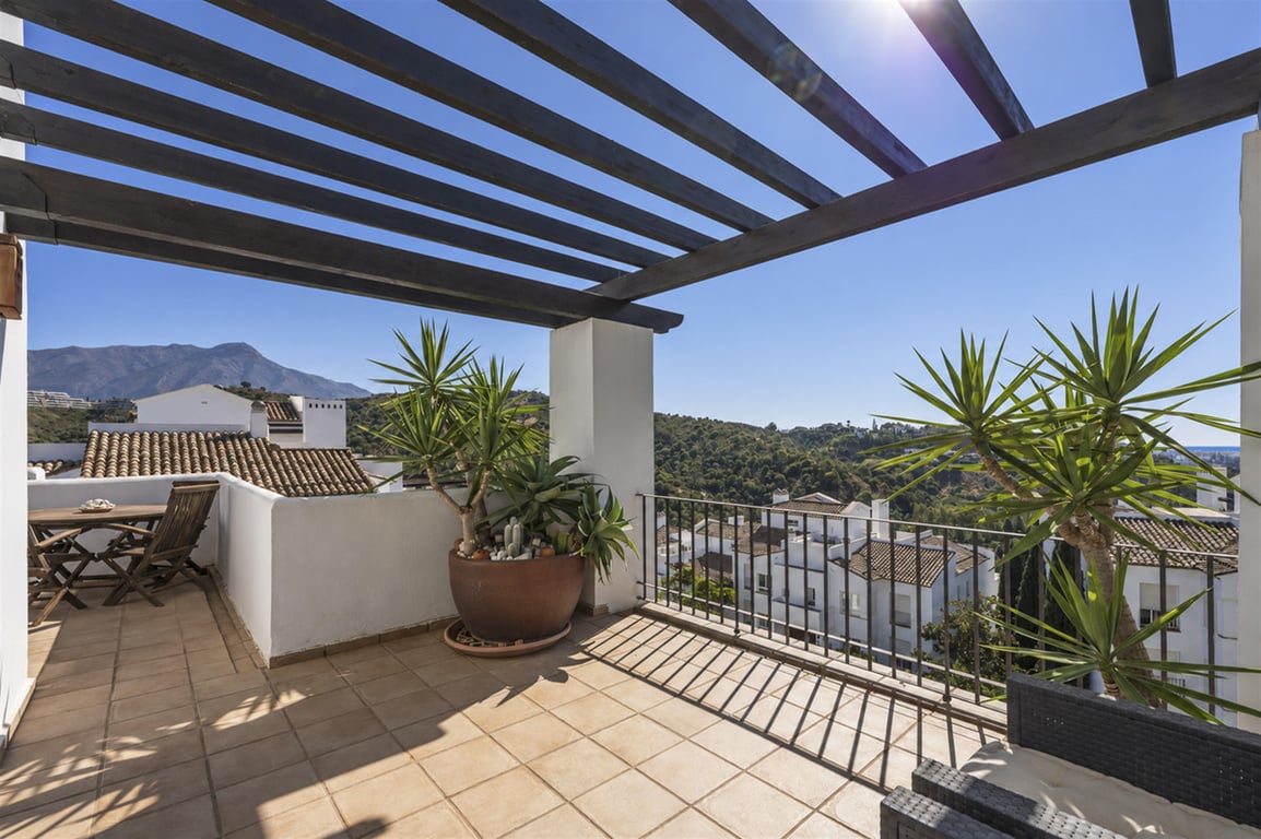 Penthouse in Benahavis - Image 2