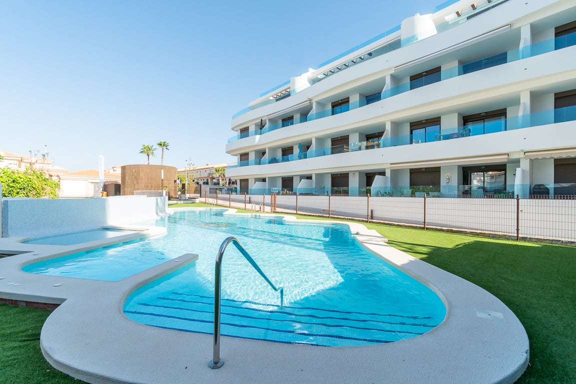 Apartment in Playa Flamenca - Image 2