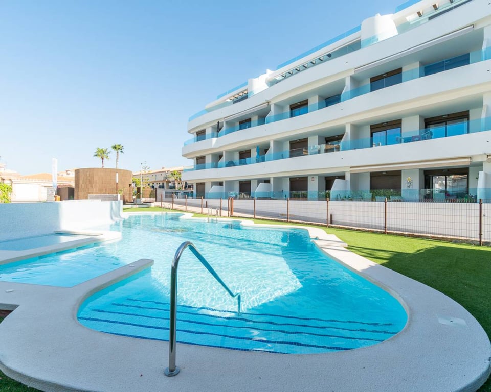 Apartment in Playa Flamenca - Image 2