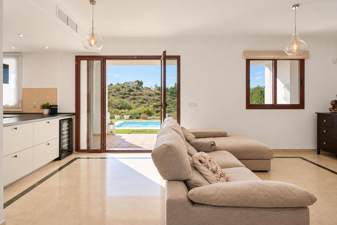 Villa in Casares - Image 2