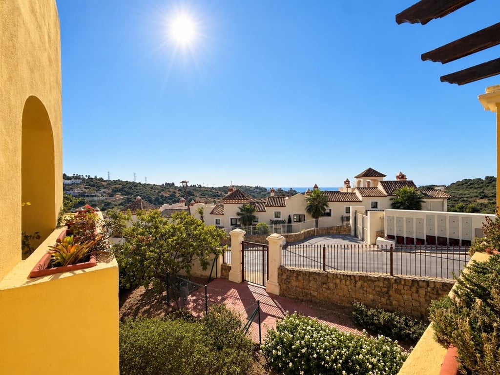 Apartment in Estepona - Image 3