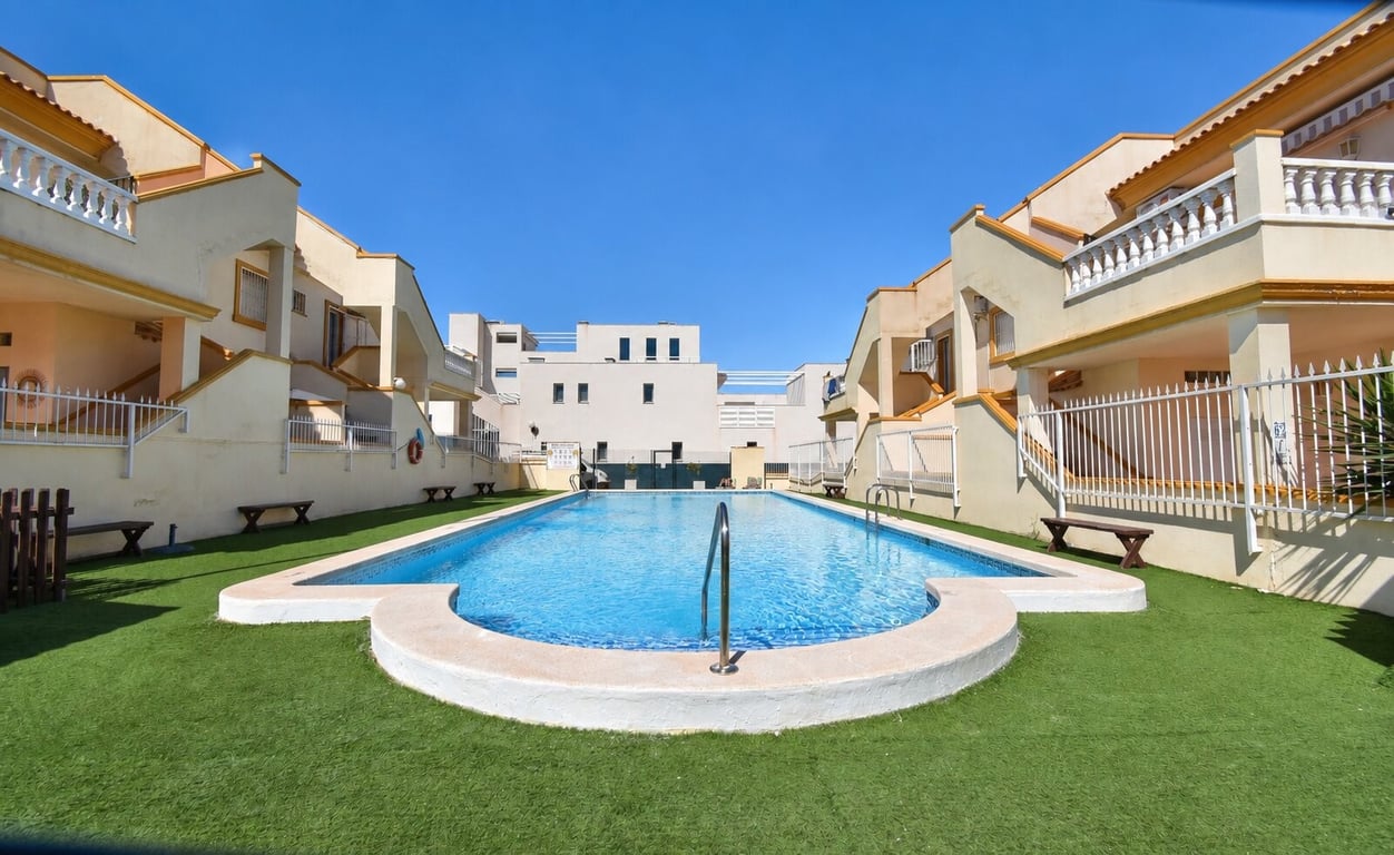 Apartment in Playa Flamenca - Image 2