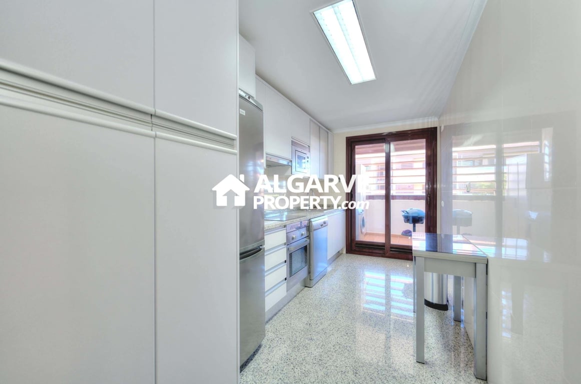 Apartment in Quarteira - Image 3