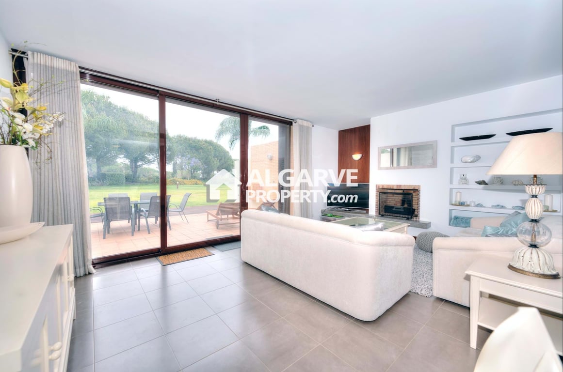 Villa in Quarteira - Image 2