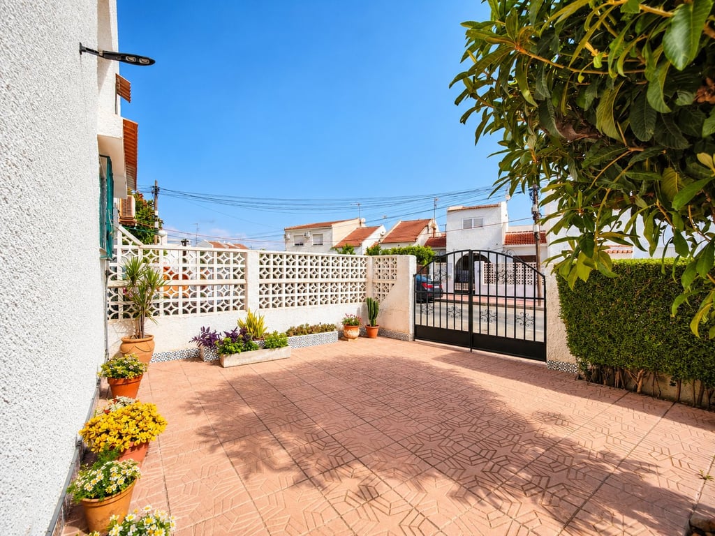 House in Torrevieja - Image 3