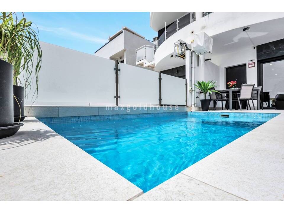 Apartment in Los Alcazares - Image 2