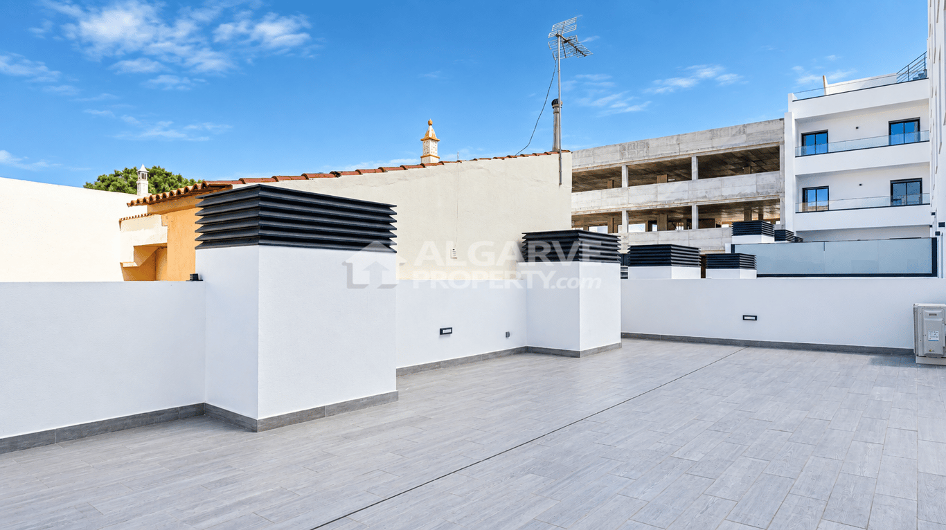 Apartment in Quarteira - Image 2