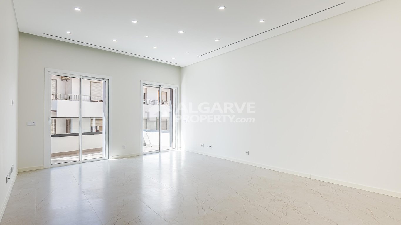 Apartment in Quarteira - Image 3