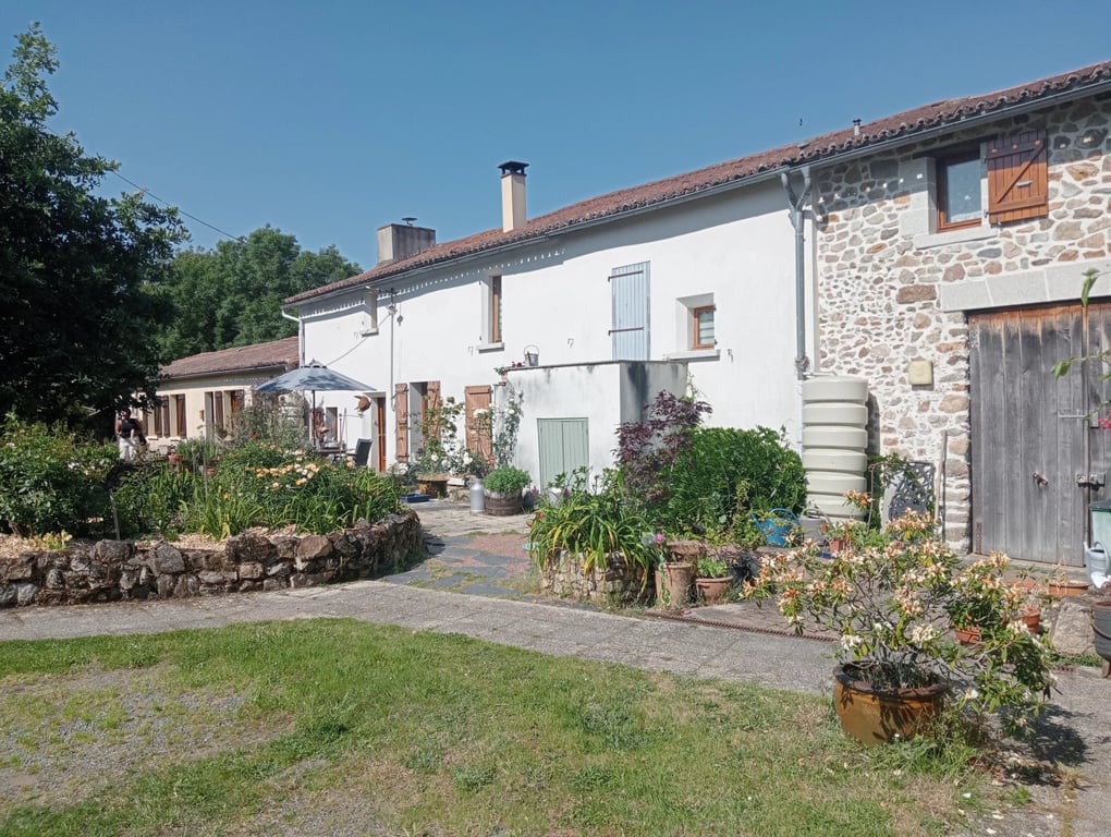 House in Argenton-les-Vallees