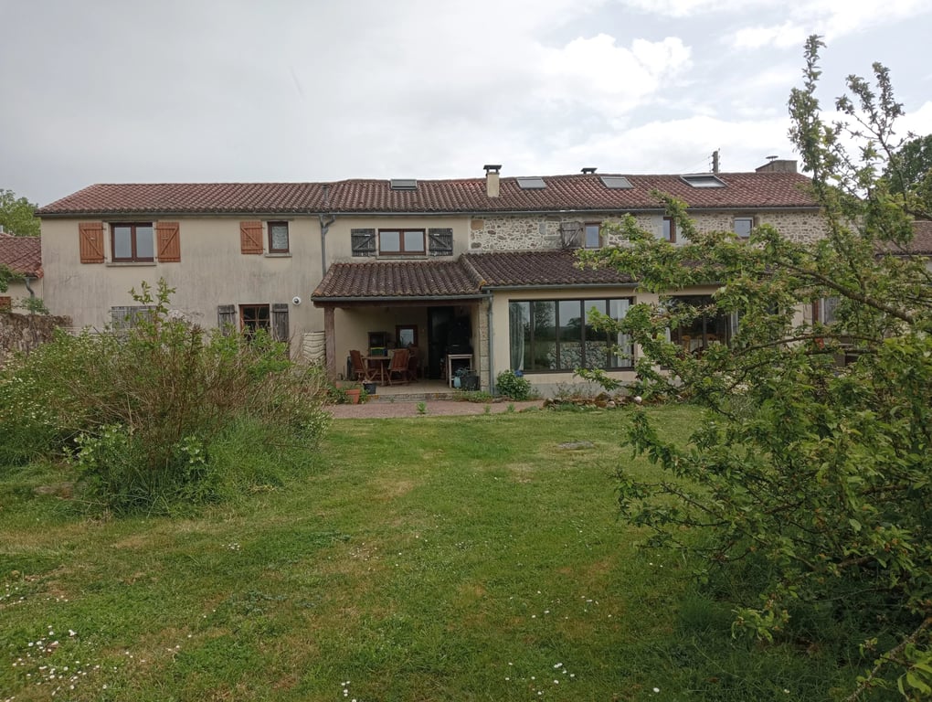 House in Argenton-les-Vallees - Image 3
