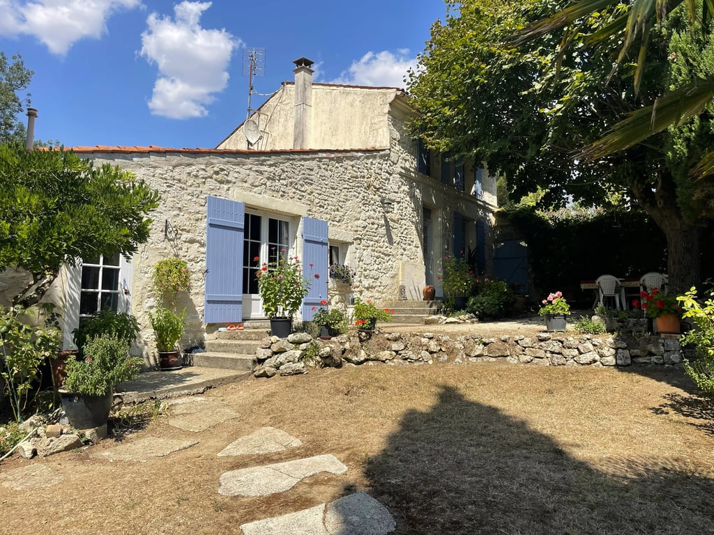 House in Ecoyeux