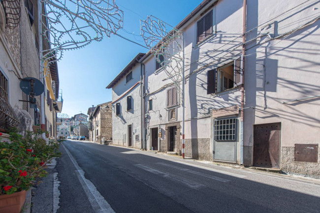 Apartment in Gavignano - Image 2