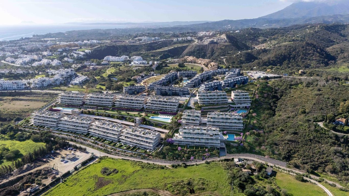 Apartment in Estepona - Image 2