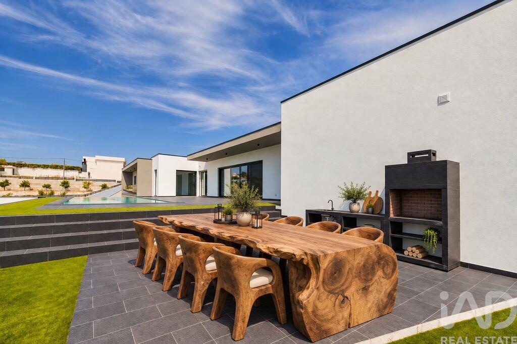 House in Fernao Ferro - Image 3