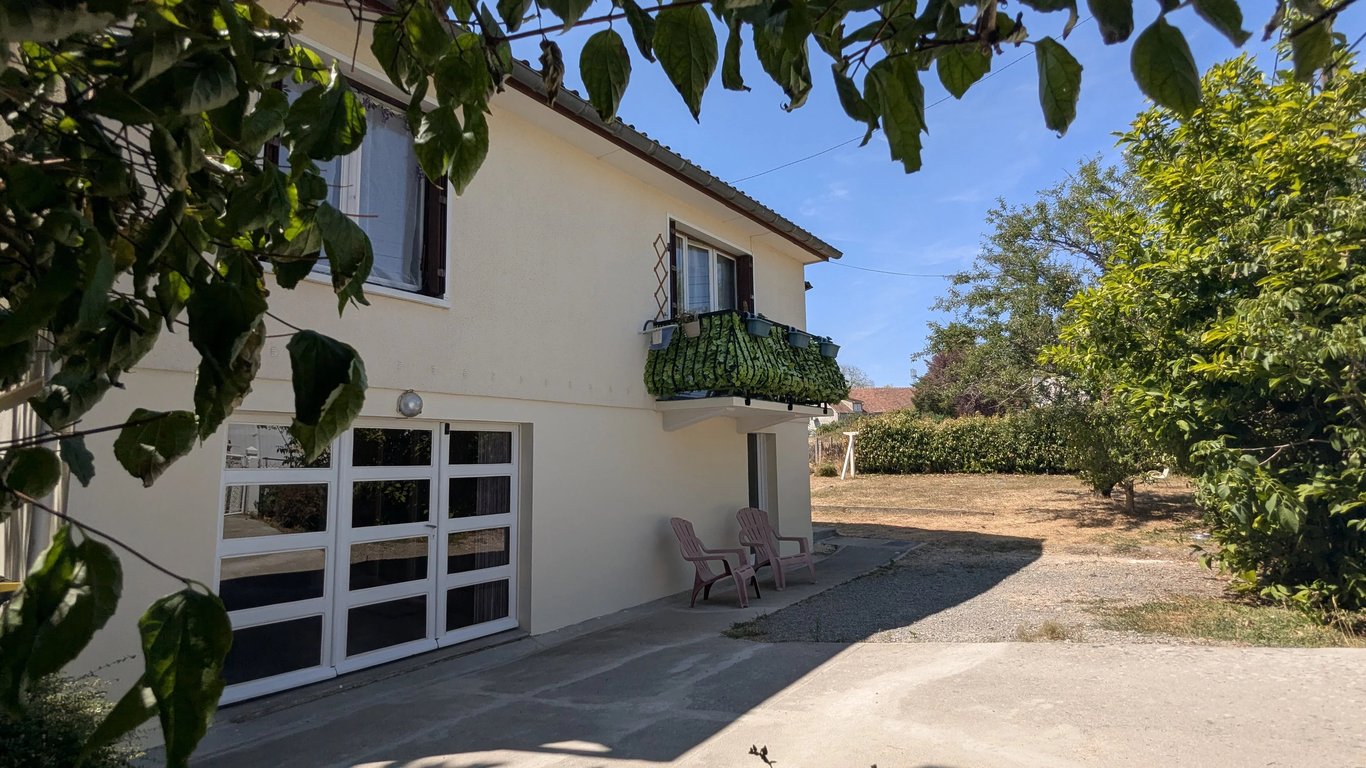 House in Saint-Leomer