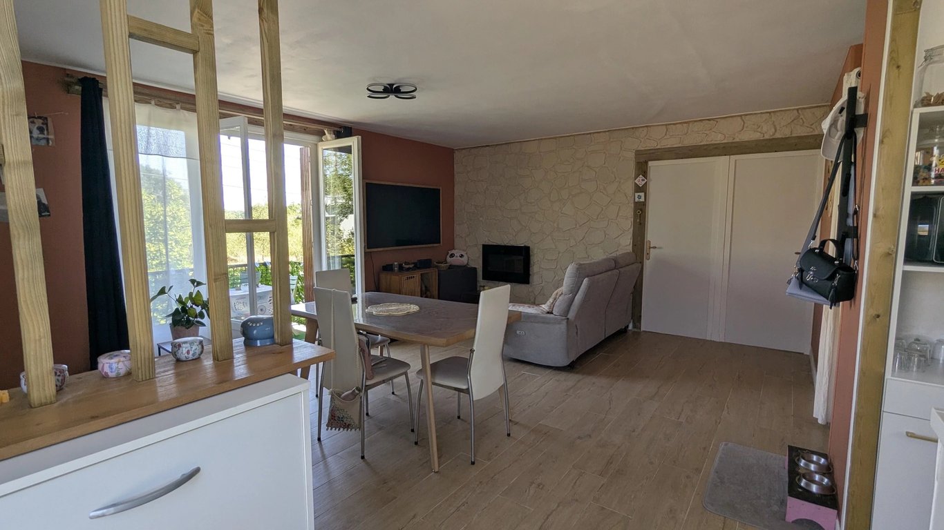 House in Saint-Leomer - Image 3
