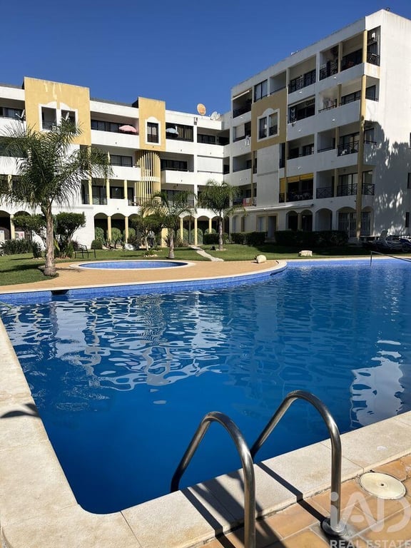 Apartment in Quarteira - Image 2