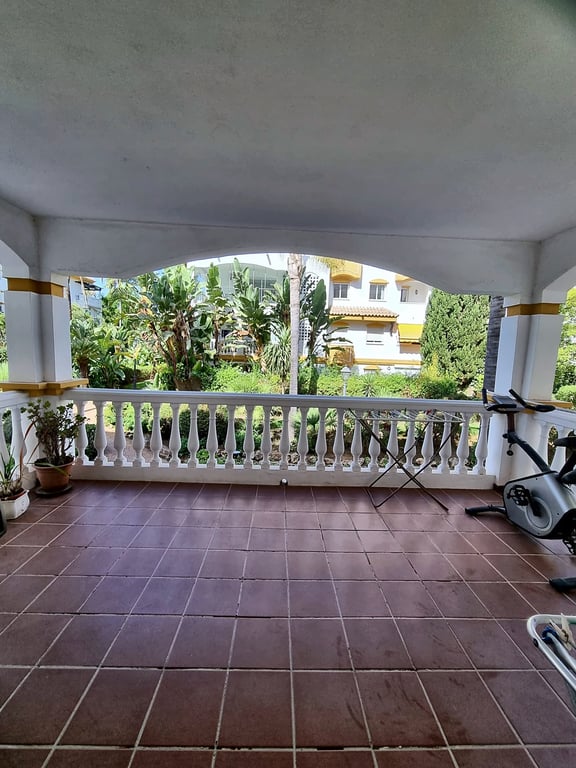 Apartment in Nueva Andalucia - Image 2