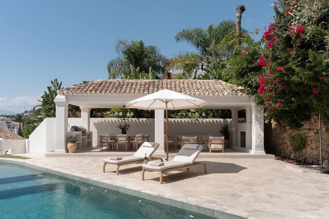 Villa in Nueva Andalucia - Image 2