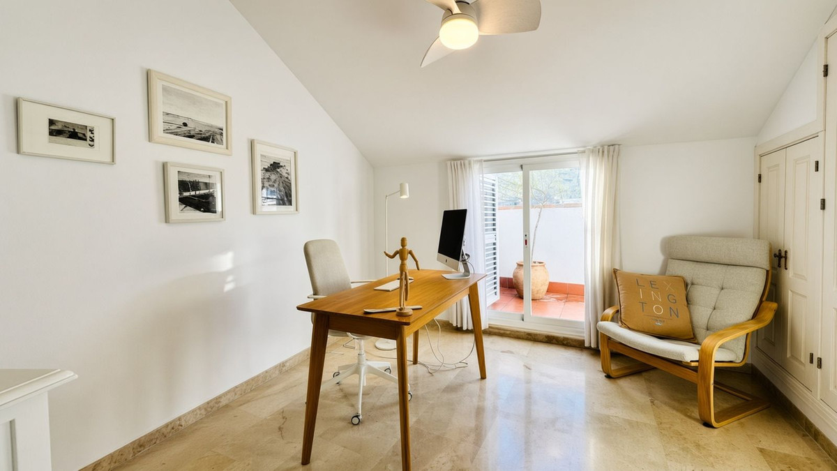 Apartment in Marbella - Image 3