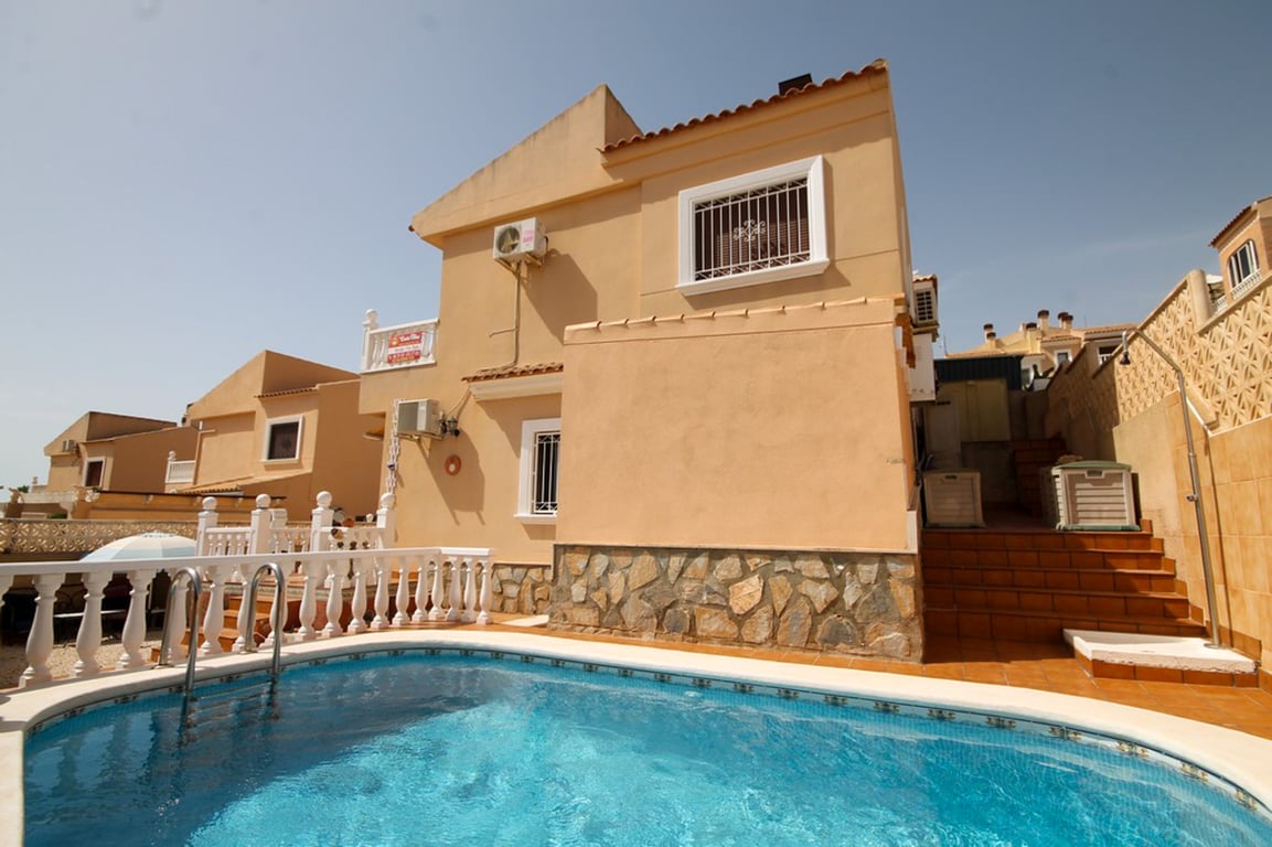 Villa in Urbanizacion los Balcones - Image 2
