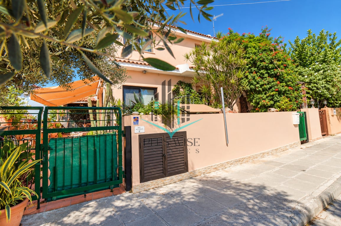 Villa in Oroklini - Image 3
