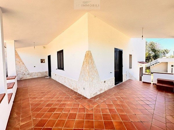 Villa in Carovigno - Image 2