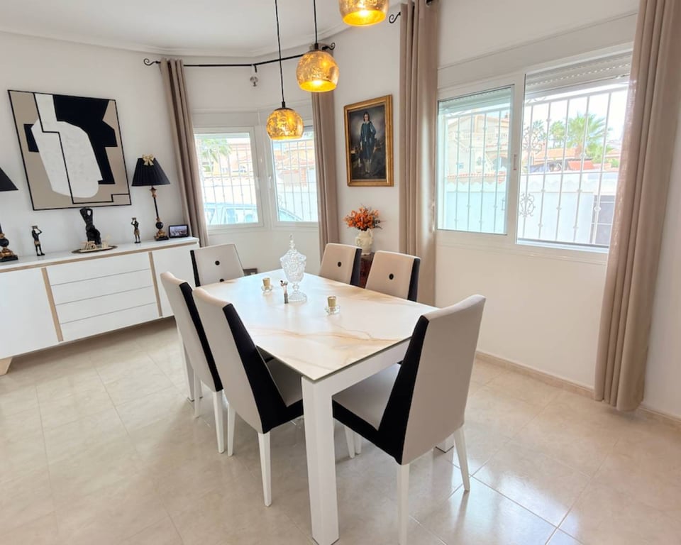 Villa in Ciudad Quesada - Image 3