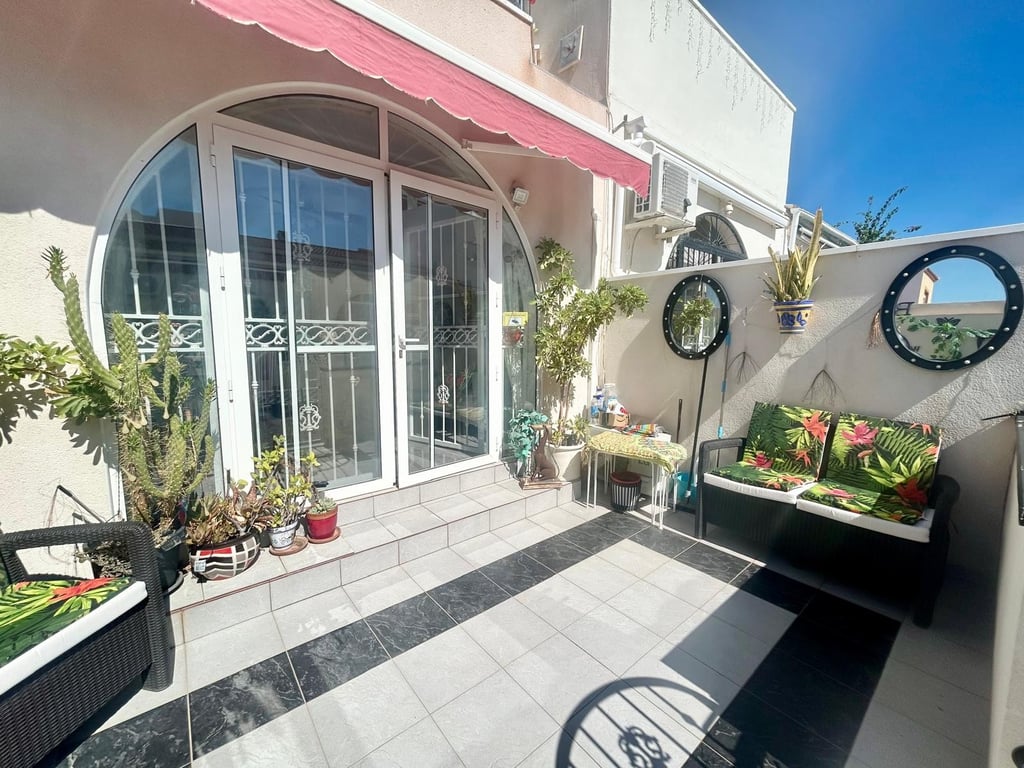 House in El Chaparral - Image 3