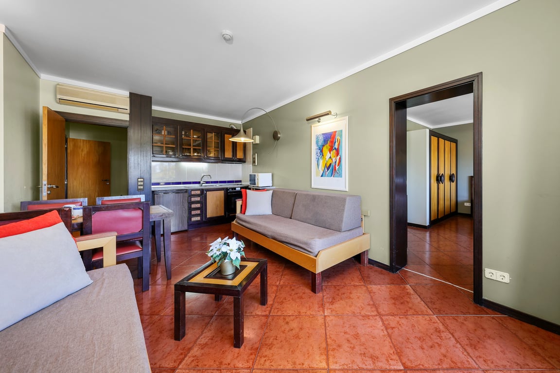 Apartment in Oura - Image 2