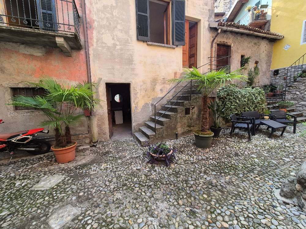 House in Colonno - Image 3