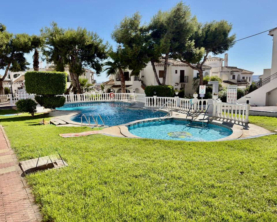 Apartment in Torrevieja - Image 2