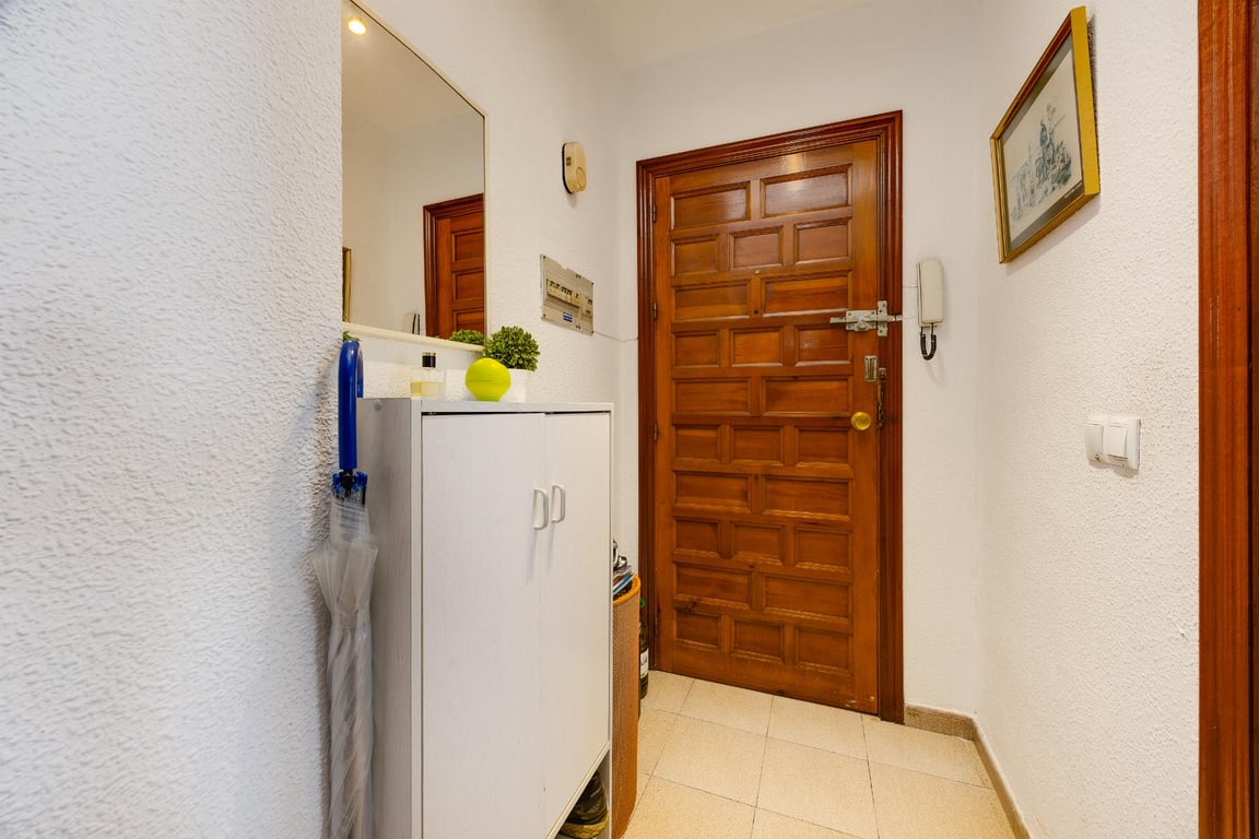 Apartment in Torrevieja - Image 2
