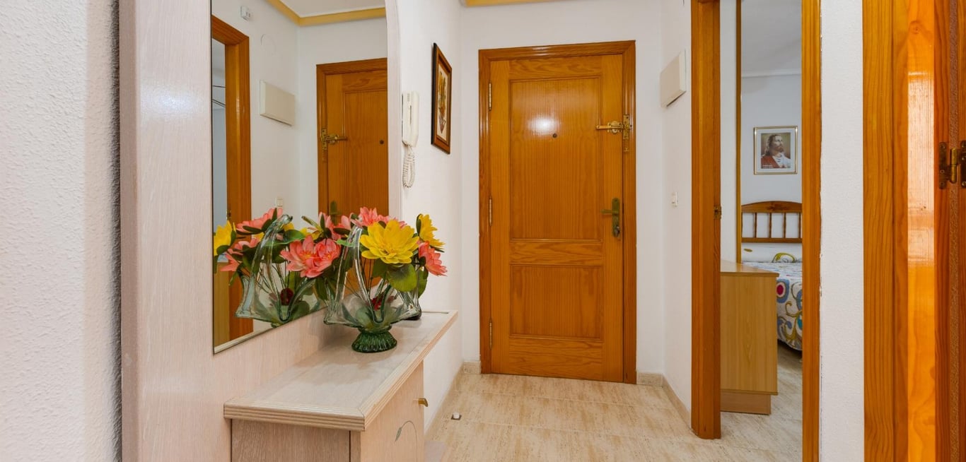 Apartment in Torrevieja - Image 2