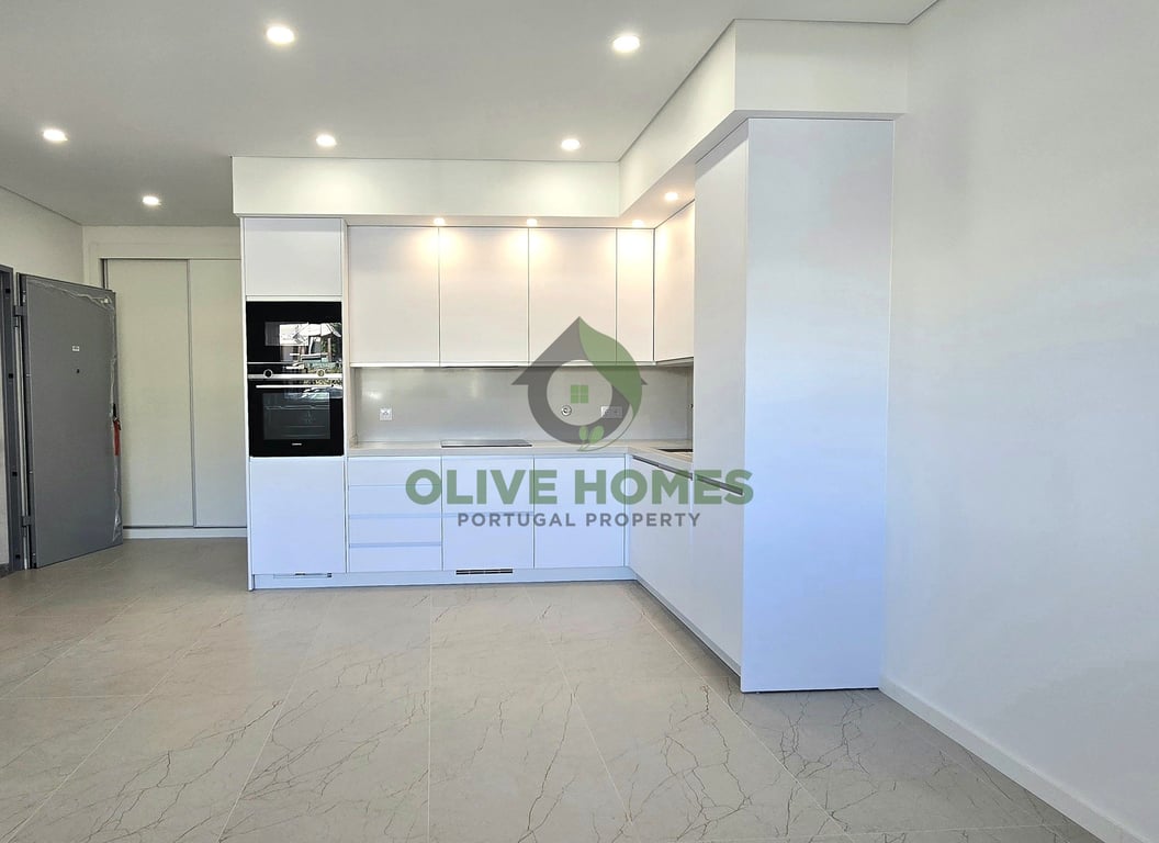 Apartment in Quarteira - Image 3