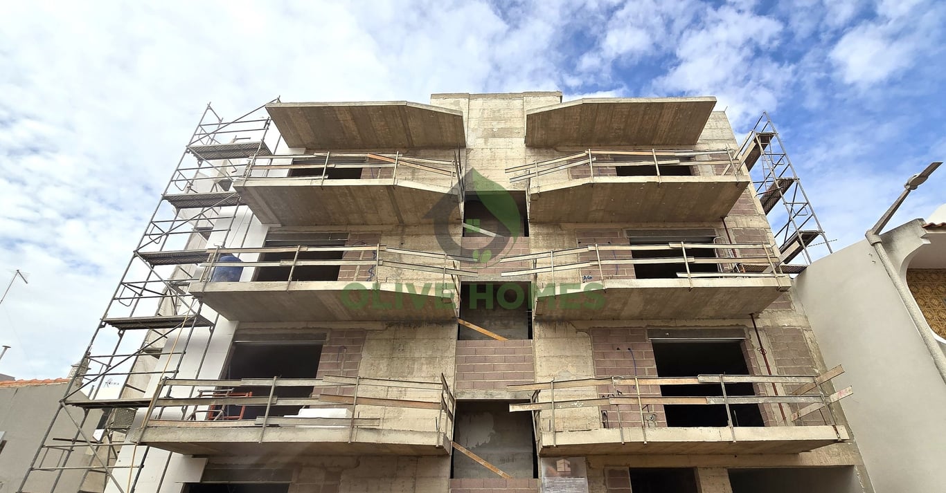 Apartment in Quarteira - Image 3
