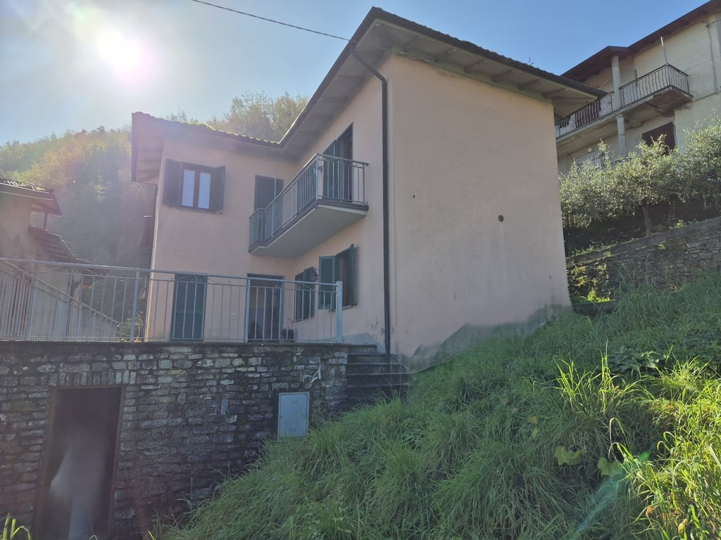House in Camporgiano - Image 2